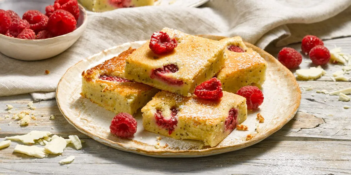 Blondies súper húmedos con frutos rojos: una receta fácil de hacer para la merienda