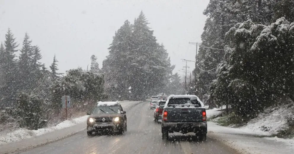 El pronóstico sigue anunciando nevadas para los próximos días. Este envío garantizará el tránsito sin inconvenientes. 