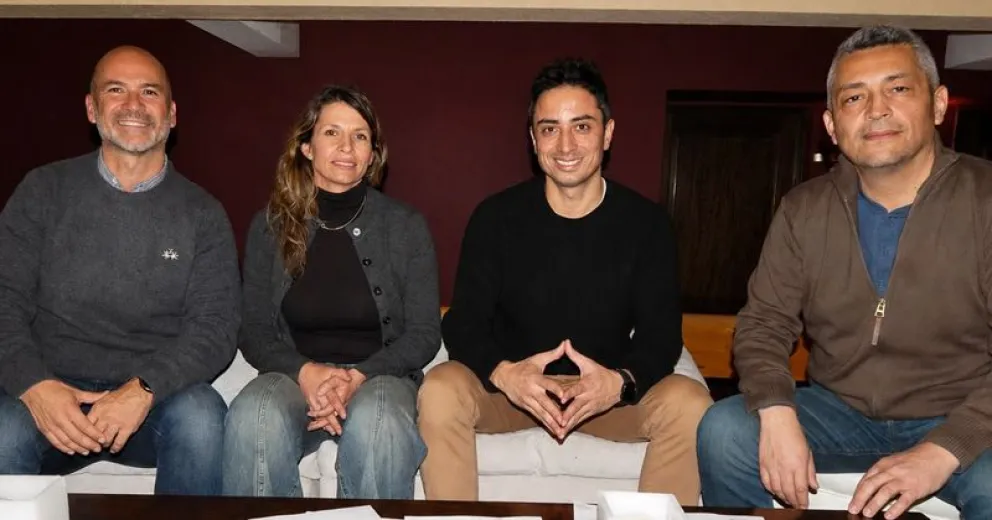 Formalizaron una alianza para competir en las elecciones de convencionales.