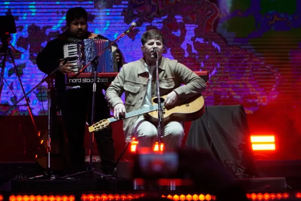 Nahuel Pennisi recibió el amor del público de Bariloche. Fotos: Facundo Pardo