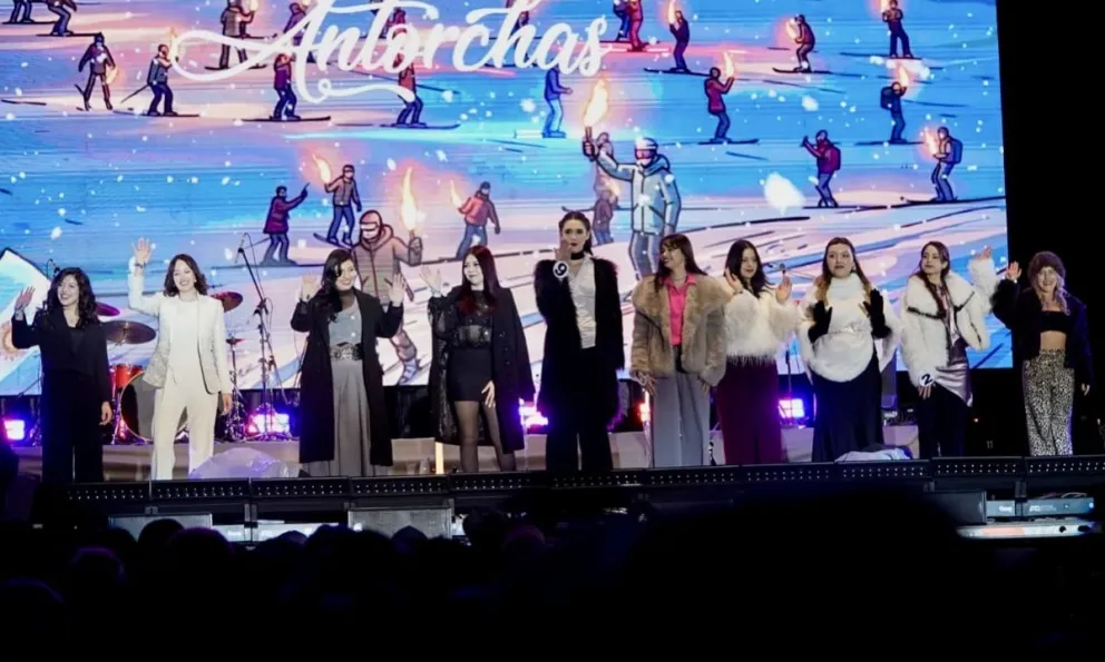 Las 10 candidatas a Reina de la Nieve. Fotos: Facundo Pardo. 