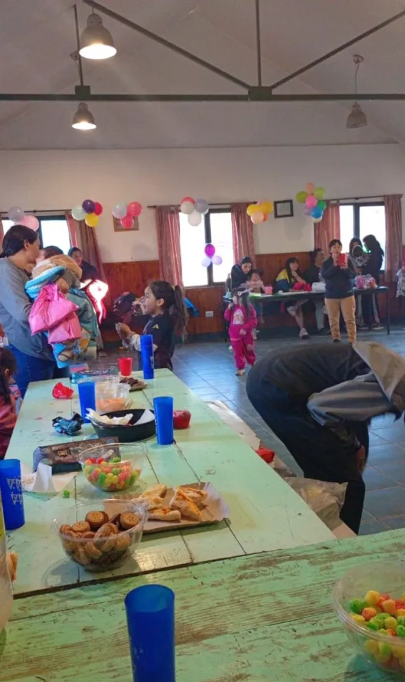 Actualmente preparan alrededor de 120 porciones por semana para familias que se acercan desde distintos barrios de Bariloche.