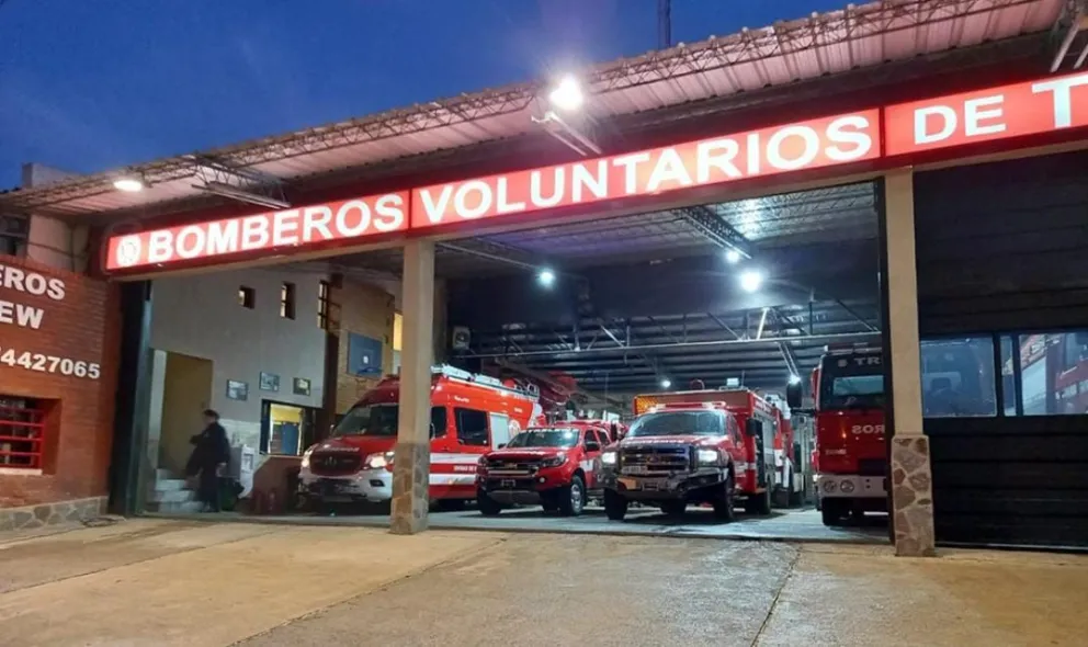 Ante la situación, Bomberos Voluntarios Trelew activó rápidamente el operativo de traslado. Foto Canal 12.