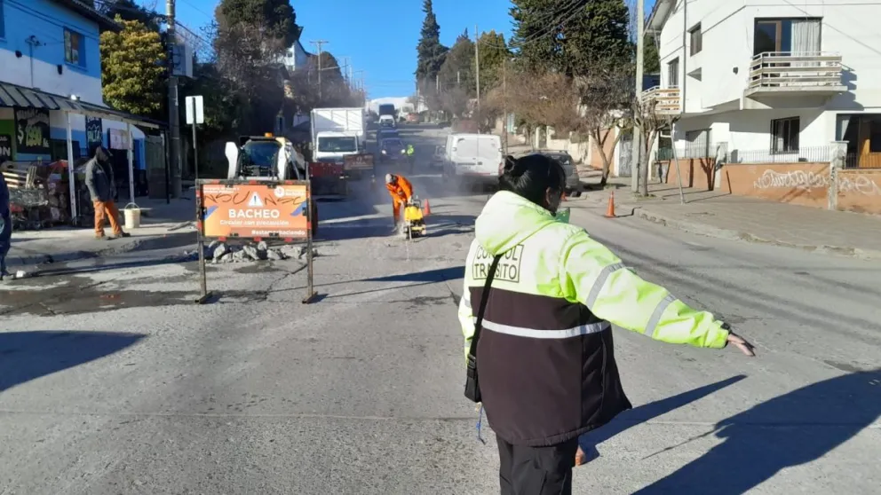 Atención a los condutores que circulen por la zona. 