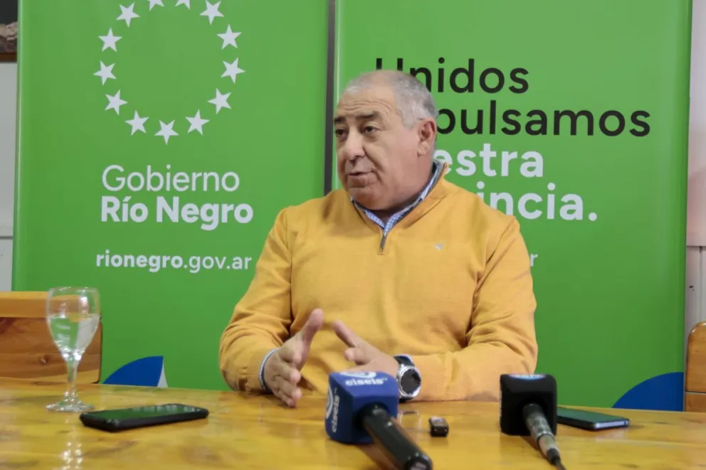 Nelsón Cides, secretario de la Gobernación, anunció la tercera edición del programa Cerca, en esta ocasión en el Alto de Bariloche. Foto: Eugenia Neme.
