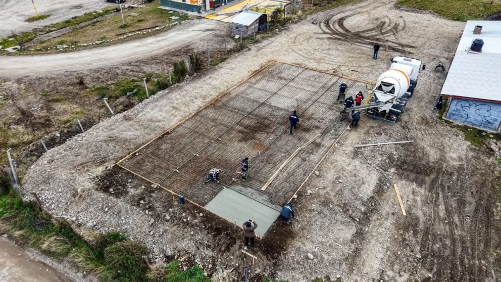 Ya va tomando forma la nueva cancha de pádel. 