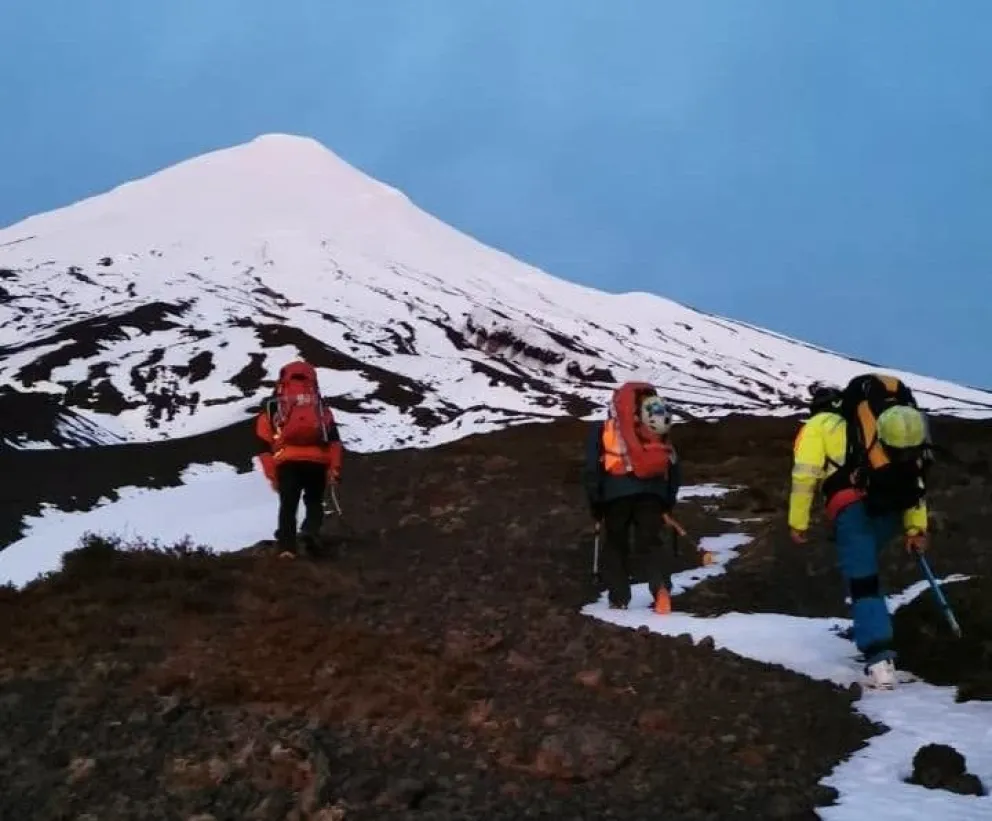 Amplio operativo para recuperar el cuerpo sin vida del guía de montaña. 