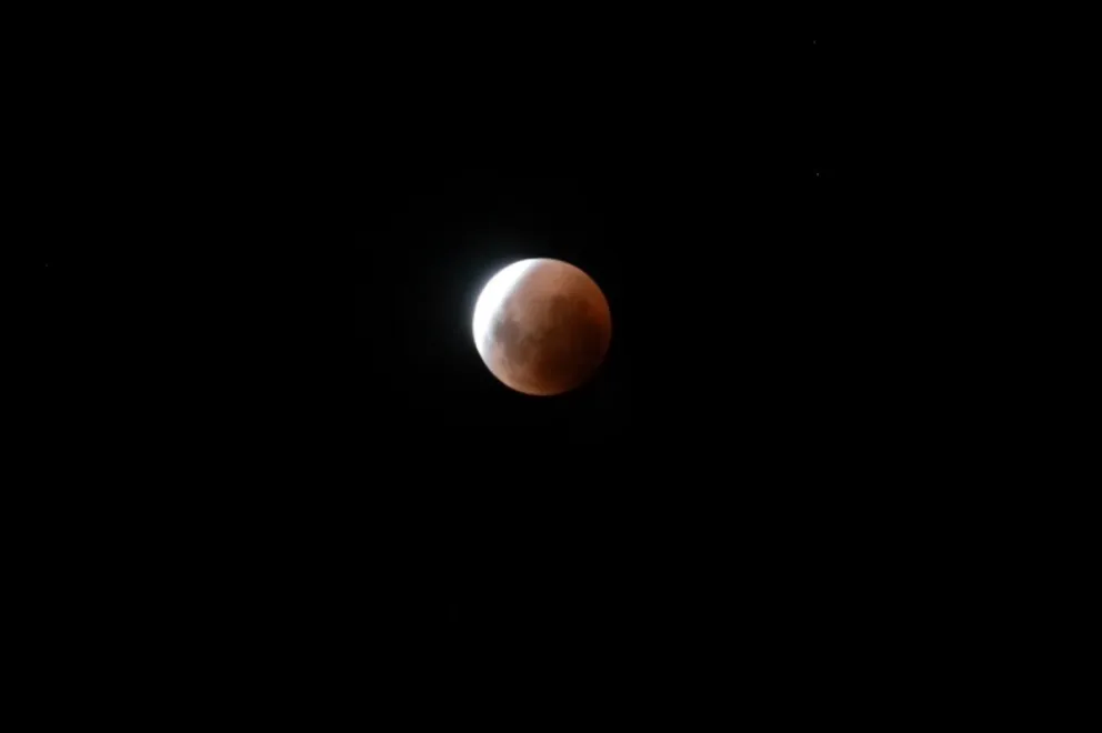 Así se verá el eclipse. Fotos Astropatagonia.