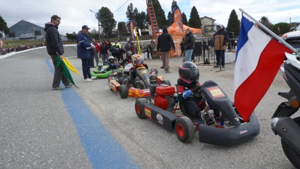 El karting tuvo una jornada única en el Velódromo de Bariloche. Fotos Municipalidad de Bariloche. 