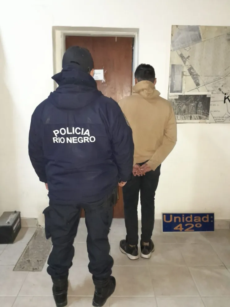 Detuvieron a un sujeto que tenía pedido de detención vigente emitido por el Departamento Judicial de Azul.