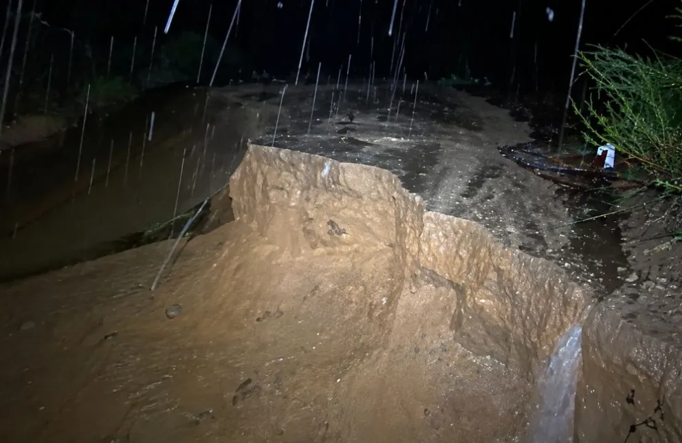 Las intensas lluvias provocaron un aluvión en el Parque Los Alerces, Chubut.