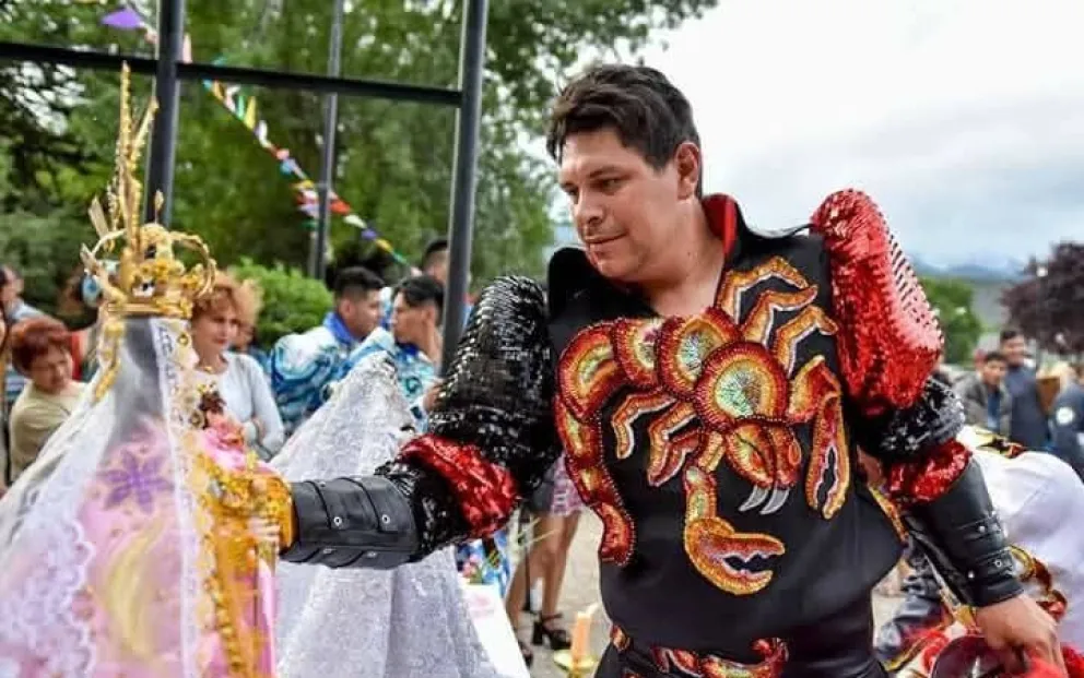 Religión y baile convergen en la cultura de Bolivia, y el eco llega a Bariloche. Imágenes gentileza.