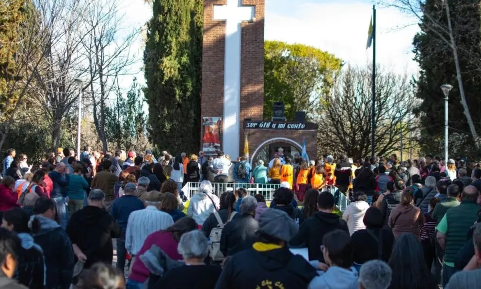 El obispo Esteban Laxague encabezó la Misa Central por el 140° aniversario de Ceferino Namuncurá. Foto: 7 en Punto.