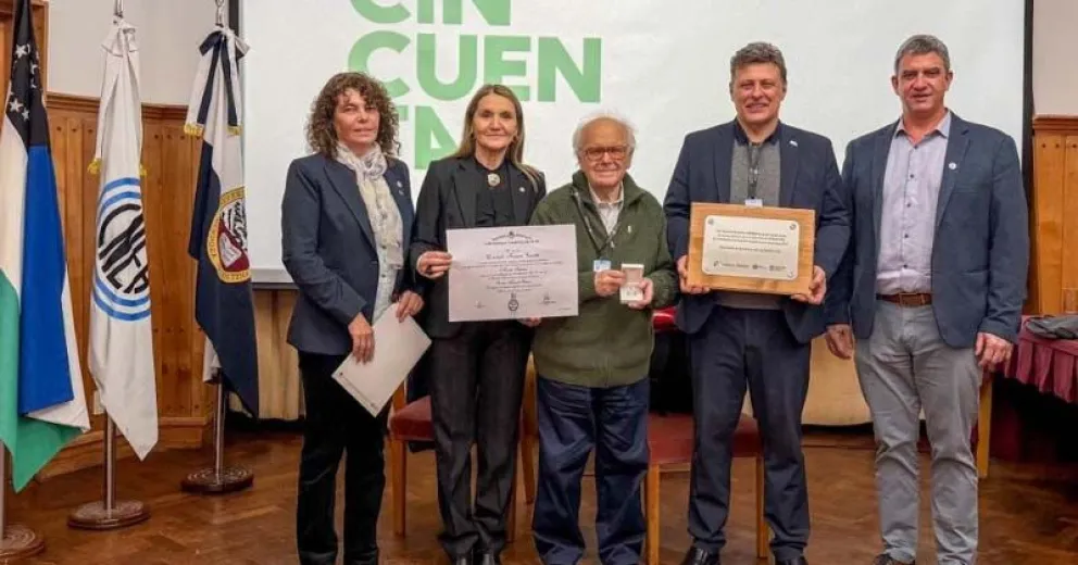 Se realizó un reconocimiento a su destacada trayectoria académica, científica y tecnológica y a su invaluable contribución al desarrollo del país.