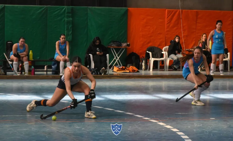 Intensa fecha del Torneo Clausura de hockey pista local. Fotos Asociación de Hockey de Bariloche y Lagos del Sur. 