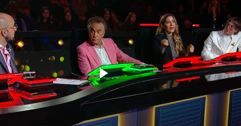 Un divertido debate acerca del misterio en las aguas del Nahuel Huapi.