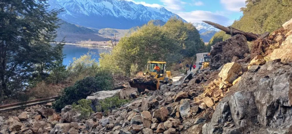 Piden máxima precaución por presencia de personal y maquinarias trabajando en el sector. 