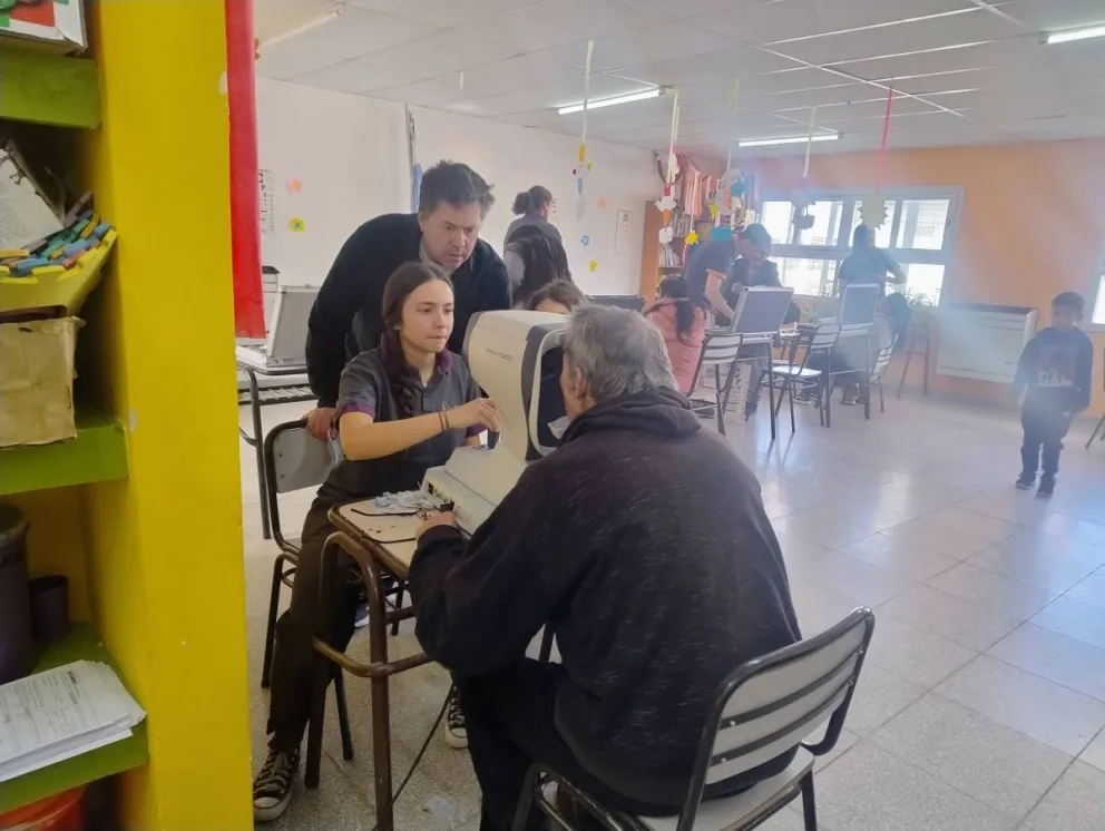 Atendieron a la comunidad en instalaciones de la escuela . Imágenes Facebook Margarita Varnes.