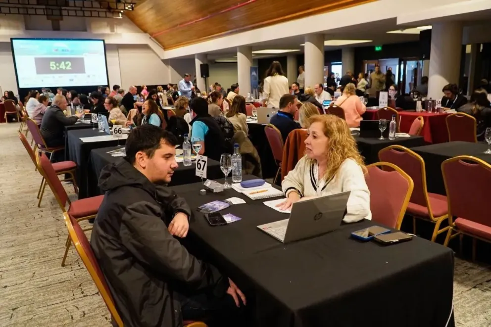 Las charlas de negocios fueron el eje central de las jornadas en el Sheraton barilochense. Fotos Facundo Pardo.