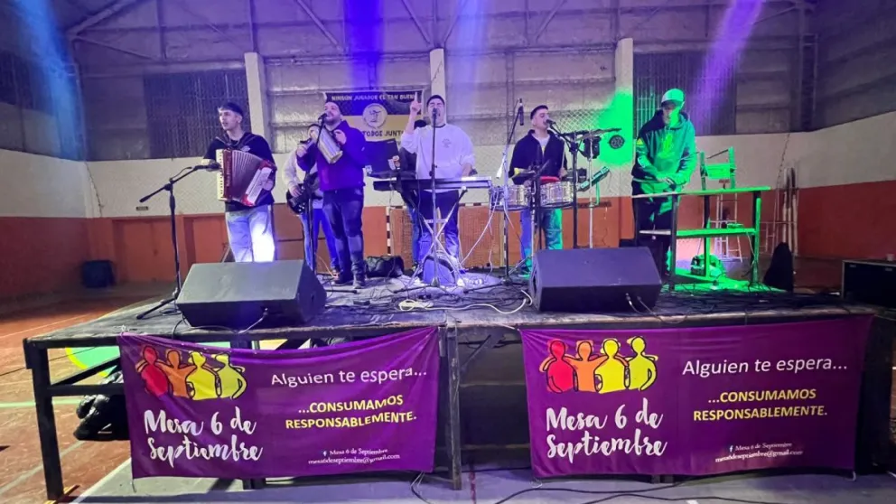 Durante toda la noche hubo música en vivo, buffet y distintas actividades recreativas. 