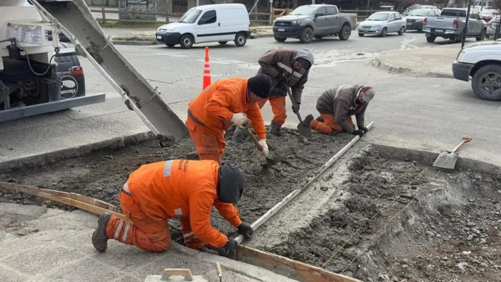Ante el reclamo de vecinos, instalaron reductores en Segundo Sombra. 