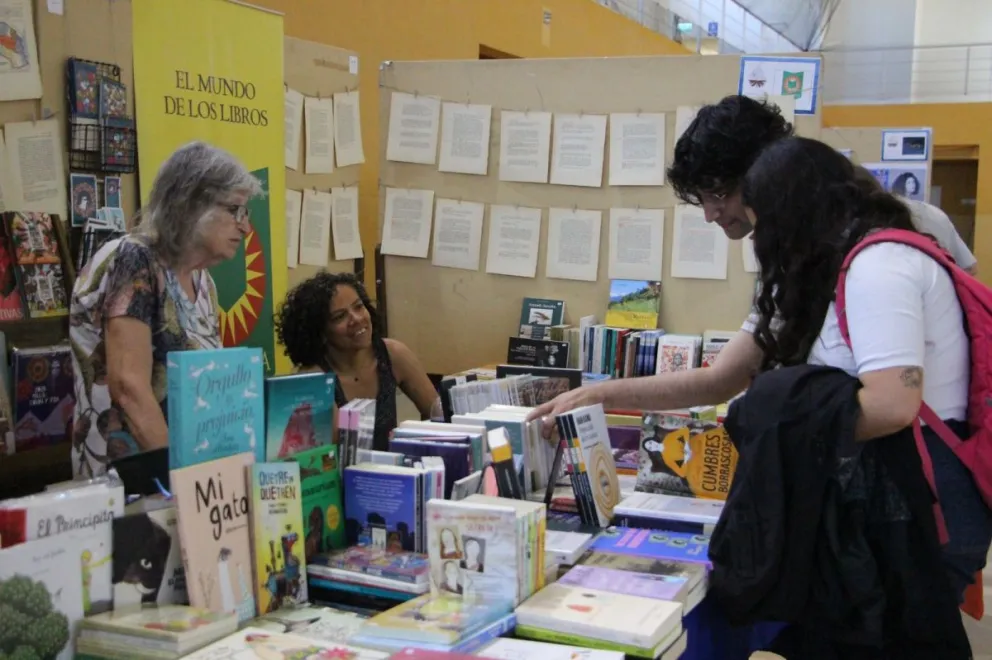 El puesto de una tradicional librería de Bariloche en 2025.