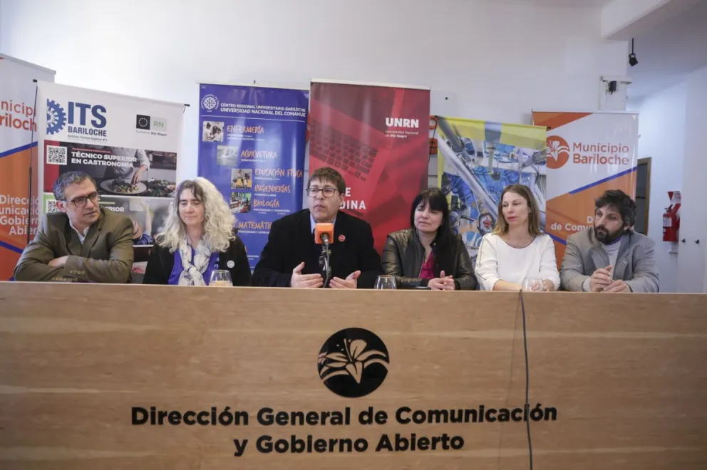 La presentación se llevó a cabo en la Sala de Prensa Municipal. Fotos Eugenia Neme.