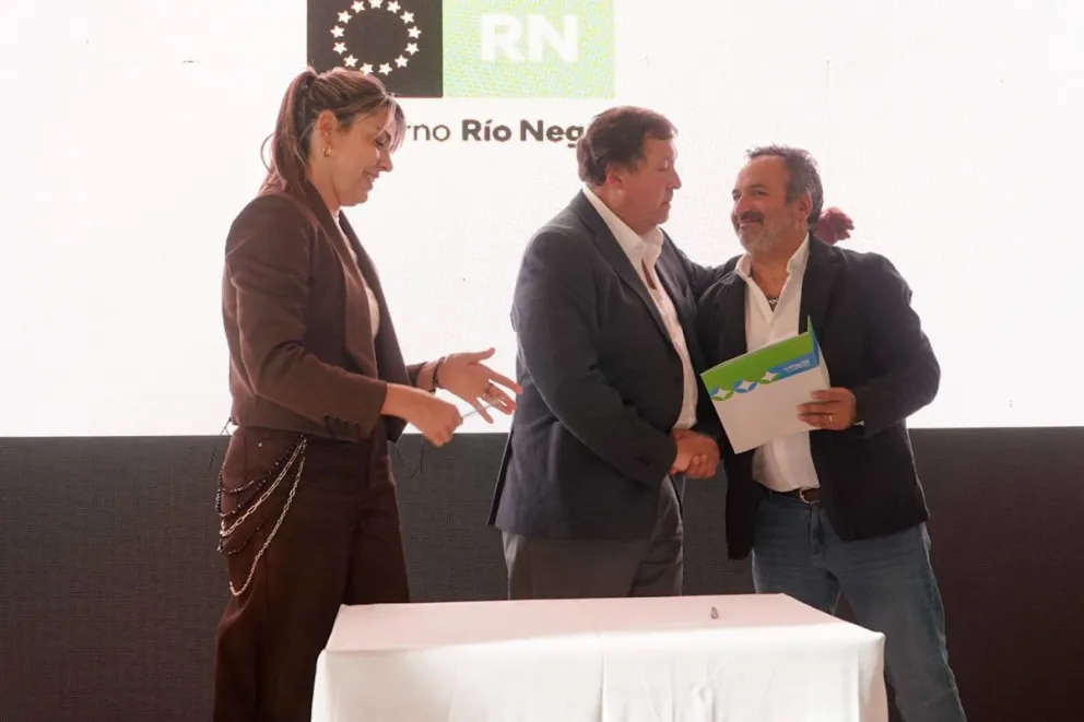 El gobernador presente en el acto de empresarios en la ciudad. Fotos Facu Pardo 