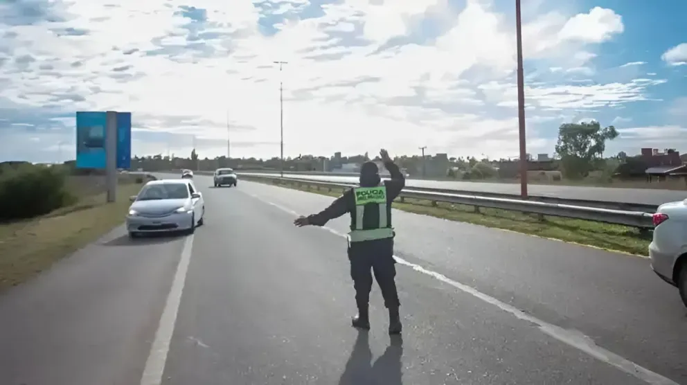 Los conductores deberán contar con la revisión técnica vigente. Foto Redes sociales 