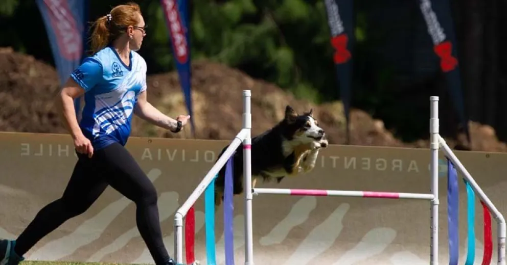 Analía y su compañera Milú durante la competencia en Puerto Madryn.