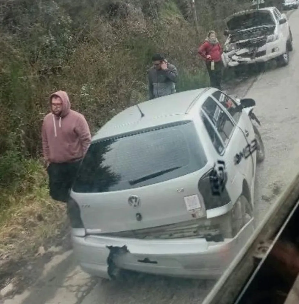Choque en el km 20 de la Av. Bustillo. 