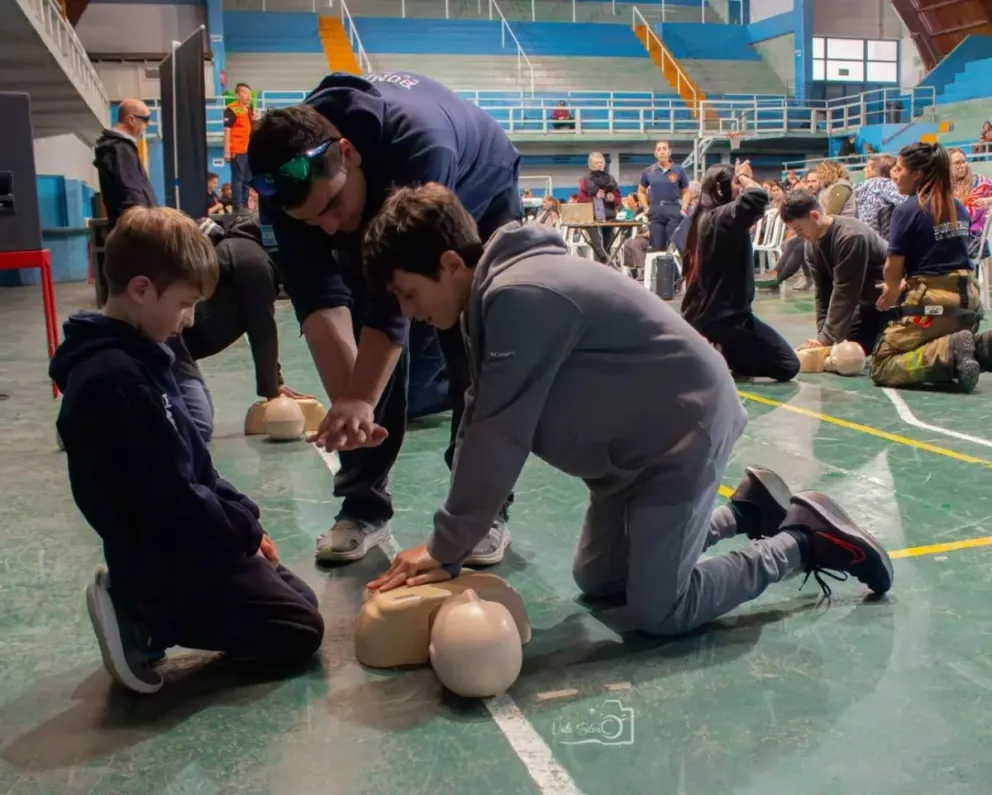 Muchos niños y adolescentes interesados en aprender las técnicas. Fotos gentileza de Vale Silva. 
