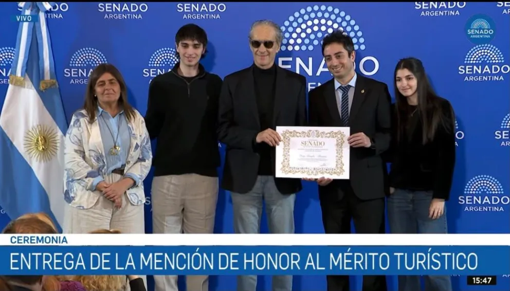 Diego Fenoglio y la distinción en el Senado de la Nación. 