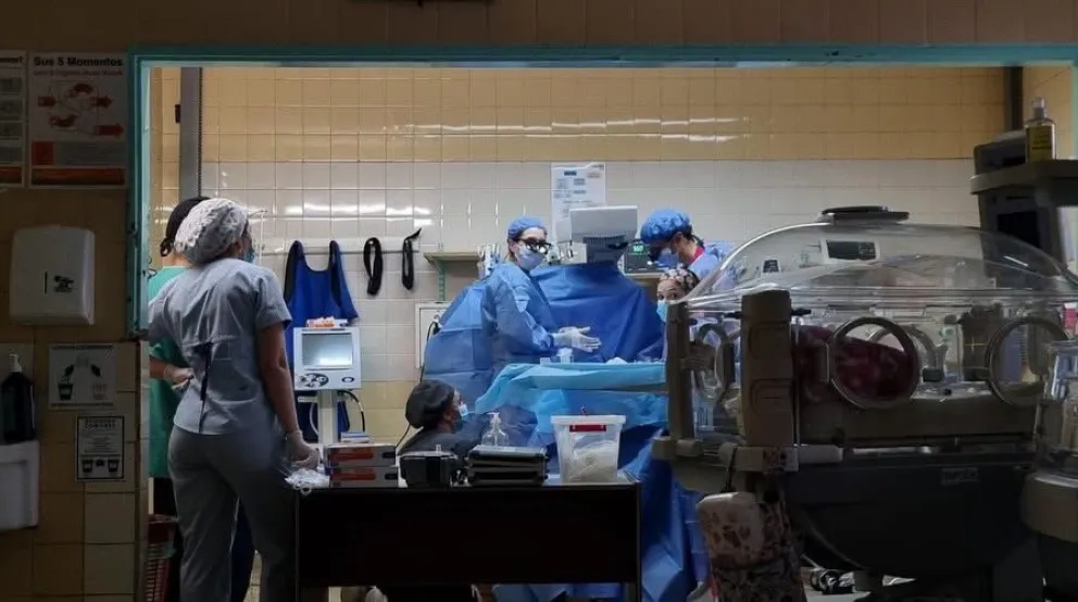 El momento de la operación. Foto Hospital Zonal 