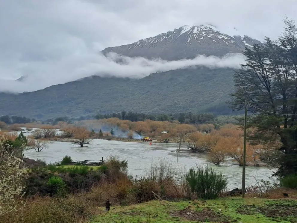 El Parque Nacional asistió a pobladores afectados por la crecida del río Manso
