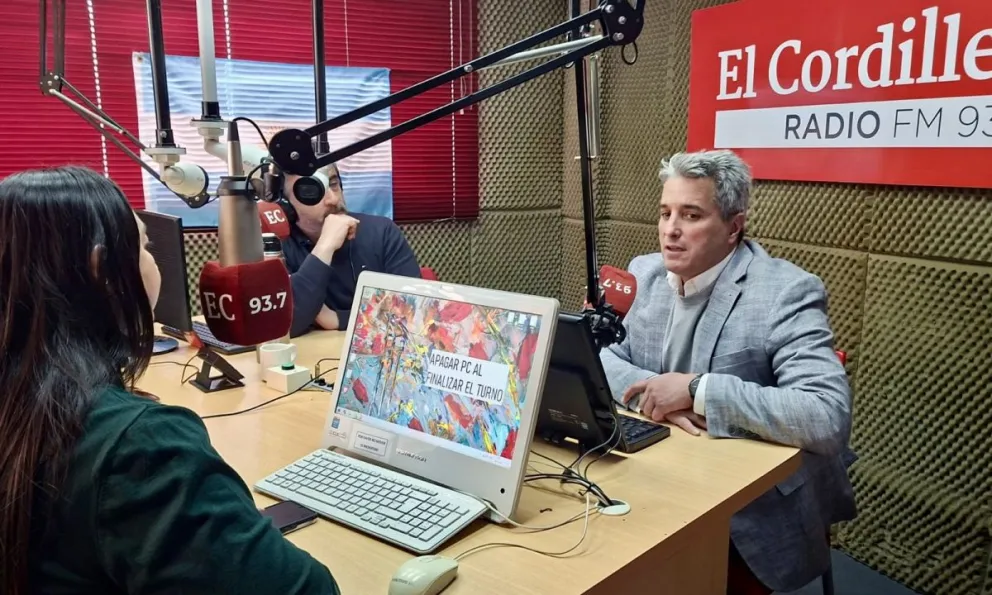 Alejo Ramos Mejía, durante una reciente visita al estudio de El Cordillerano Radio. 