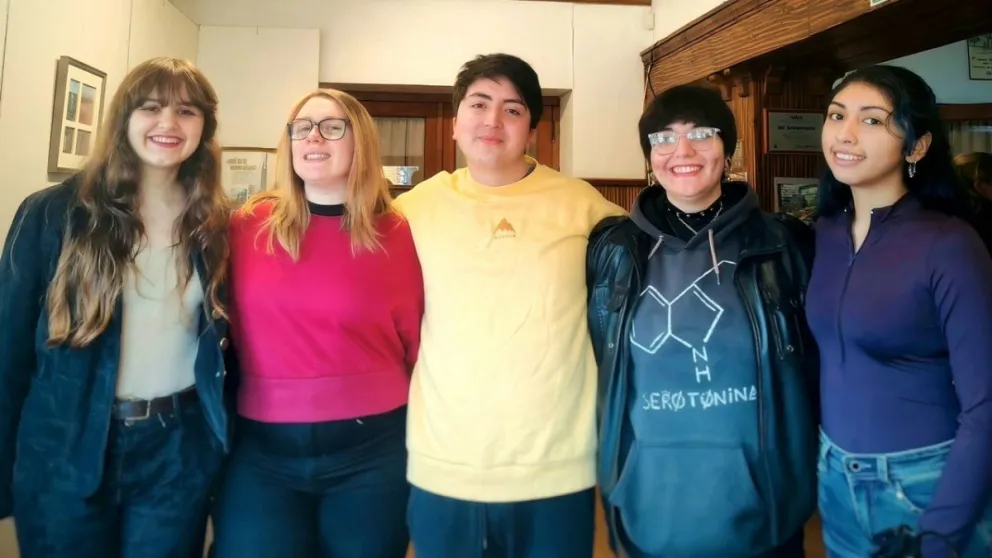 El equipo ganador que llevará a "El Principito" a los barrios se autodenomina Menades Escena. 