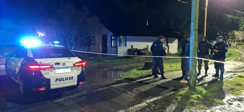 Luego de una violenta discusión familiar, el hombre habría atacado a su pequeña hija con un arma blanca. Foto La Angostura Digital.