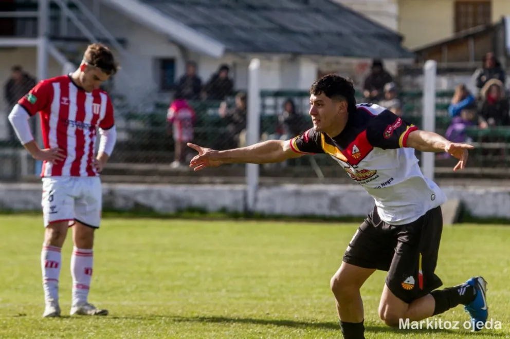 El clásico barilochense fue para Cruz del Sur pero Estudiantes ya tenía asegurada su clasificación. Foto gentileza Cruz del Sur.