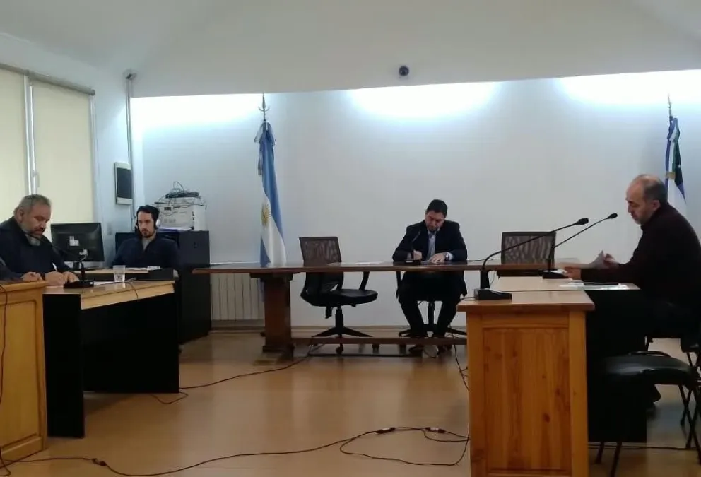 El Juez dispuso una prohibición de acercamiento de 500 metros y la prohibición de mantener contacto con la mujer por cualquier medio.