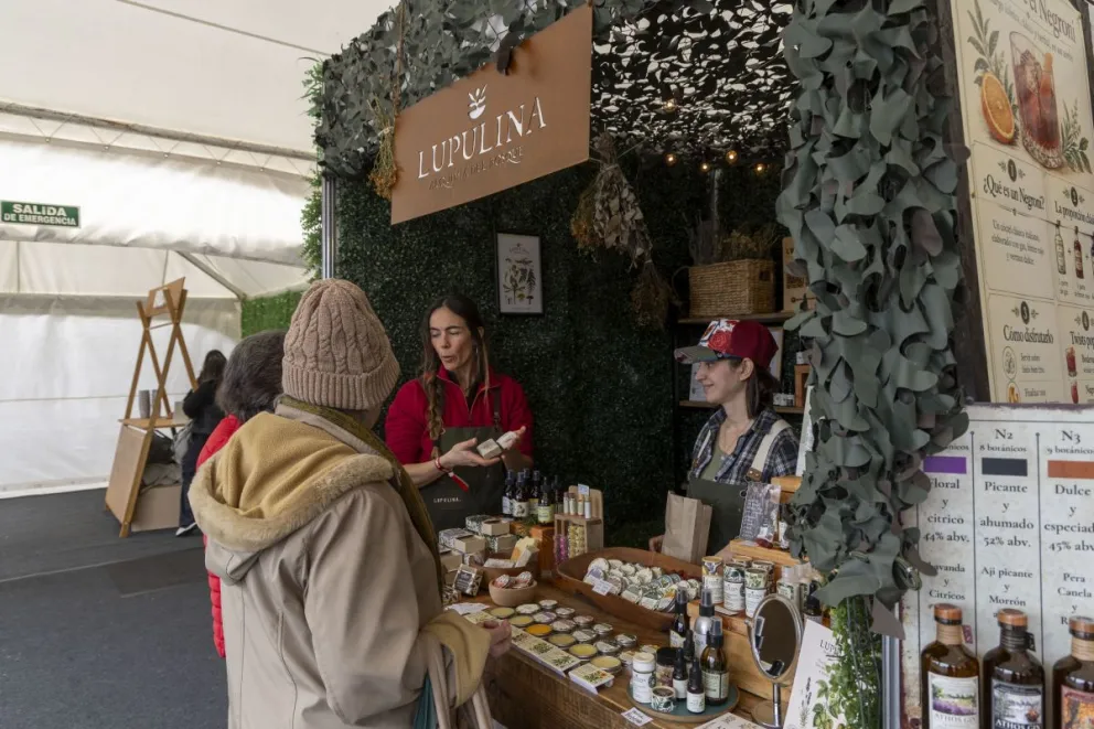Lupulina participa por sexta vez de Bariloche a la Carta, el evento gastronómico que también funciona como espacio de encuentro para emprendimientos de la región. Fotos Eugenia Neme.