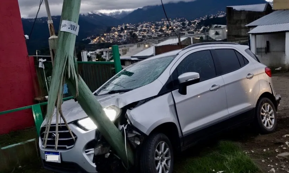 La mujer, de 19 años, fue detenida posteriormente en Islas Malvinas al 2300.