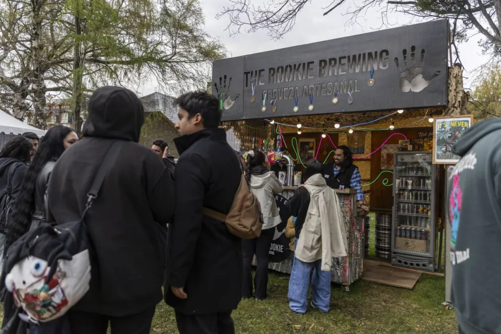 The Rookie Brewing invita a descubrir la diversidad de sabores que ofrece el mundo de la cerveza artesanal. Fotos Eugenia Neme.