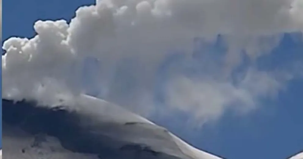El volcán mostró nueva actividad este fin de semana. 