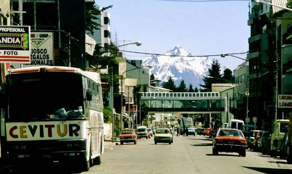 La Avenida San Martín en el Bariloche de los 90.