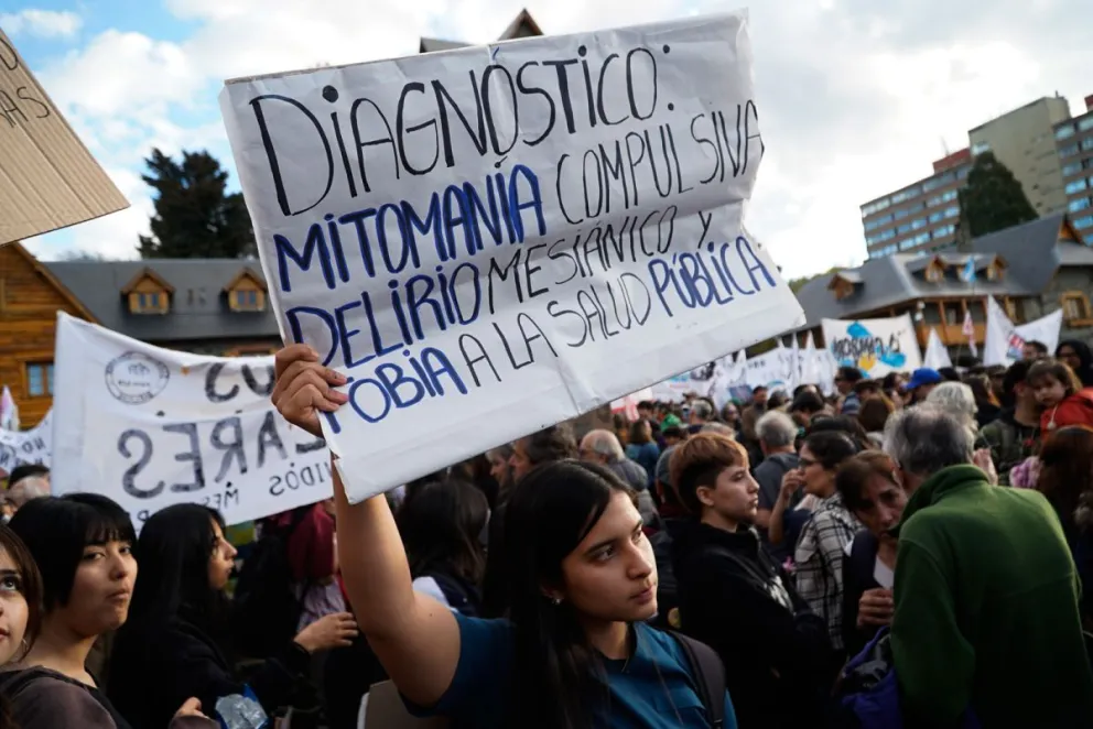 Javier Milei fue el centro de las críticas en una jornada en la que, a partir de lo que sucede con el presupuesto universitario, abundaron reclamos contra la gestión nacional. Fotos Facundo Pardo.