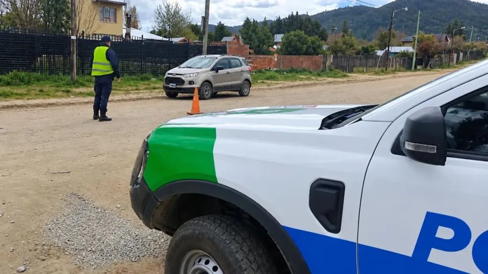Presencia policial en el Alto de Bariloche.