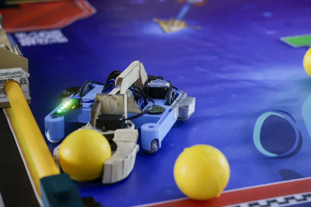 El robot que representó a Bariloche en la final nacional. Fotos Eugenia Neme.