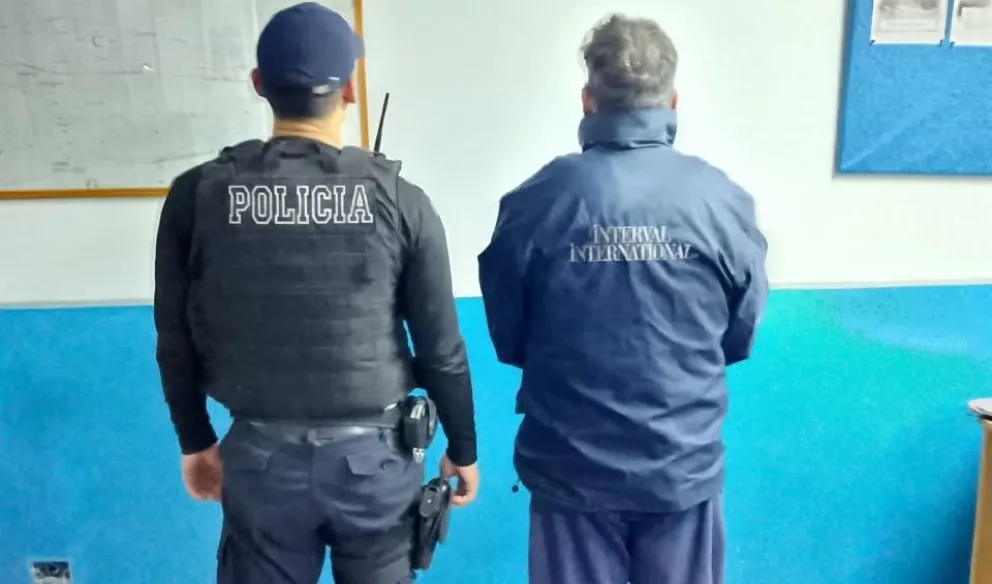 Al calabozo de la Comisaría 27 por provocar destrozos en un centro cultural del oeste. 