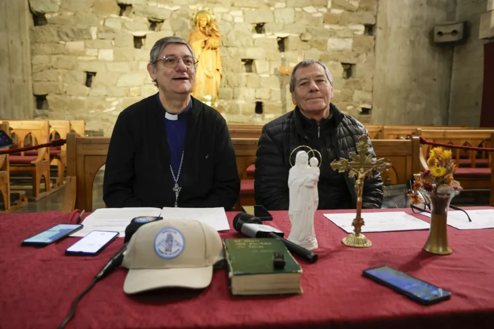 La presentación se llevó a cabo en la Catedral de Bariloche. Fotos Eugenia Neme.